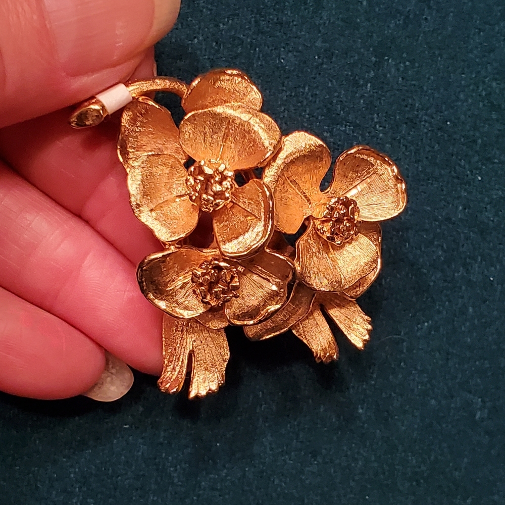 Vintage Genuine Sarah Coventry Brooch